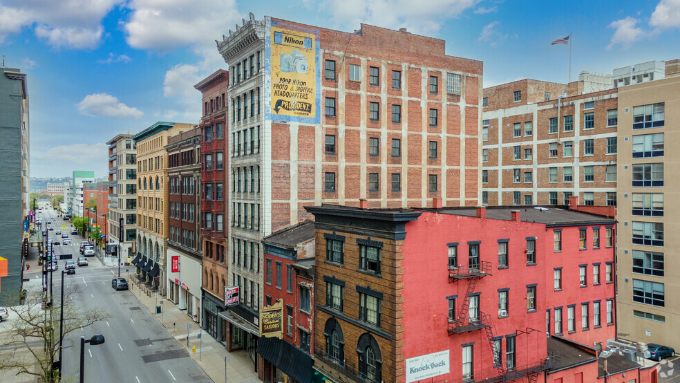 18 W 7th St, Cincinnati, OH for rent - Primary Photo - Image 1 of 7