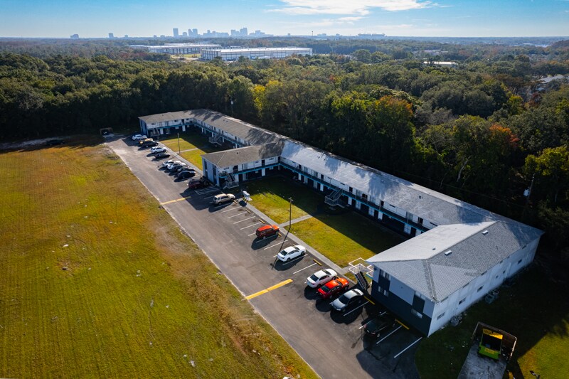 1625 Mercy Dr, Orlando 32808 UK