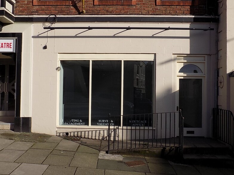 8 Market Pl, Ashbourne to rent - Primary Photo - Image 1 of 3