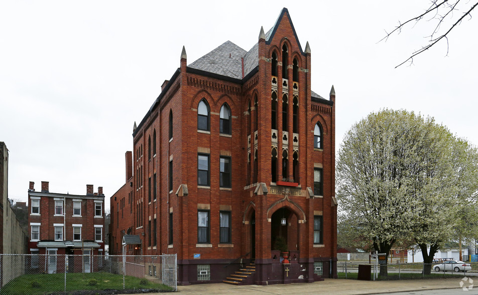 704 Market St, Mckeesport, PA for sale - Primary Photo - Image 1 of 35