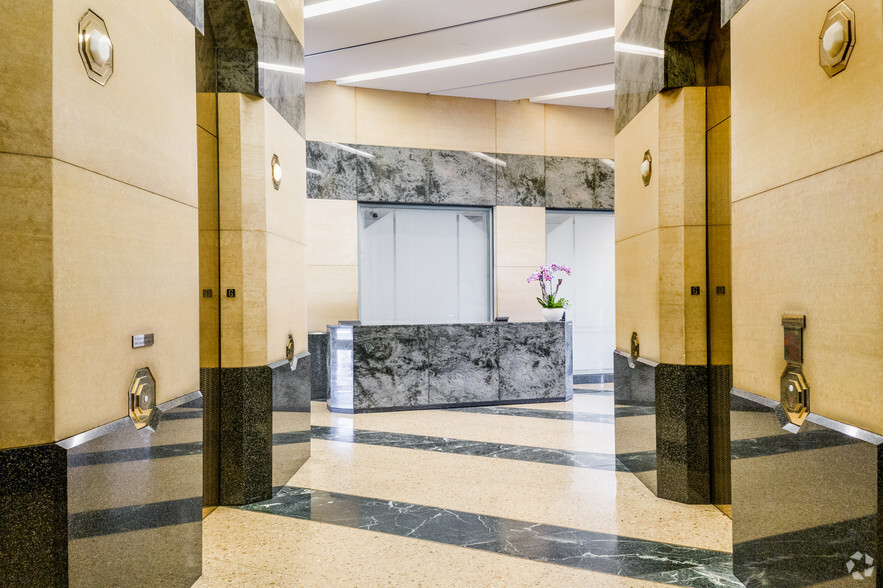 10940 Wilshire Blvd, Los Angeles, CA for rent - Lobby - Image 2 of 10