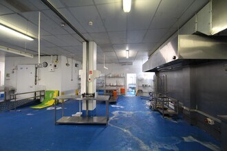 17 Queensway, Enfield to rent Interior Photo- Image 2 of 5