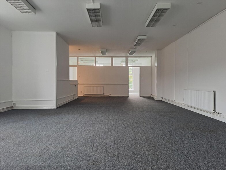 8A Church Rd, Welwyn Garden City to rent - Building Photo - Image 2 of 9