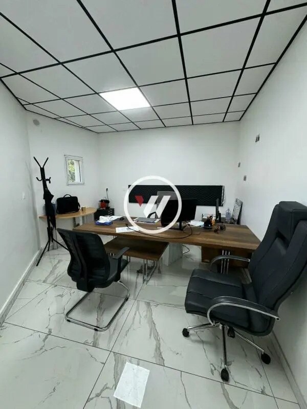 Industrial in Bondy to rent Interior Photo- Image 1 of 6