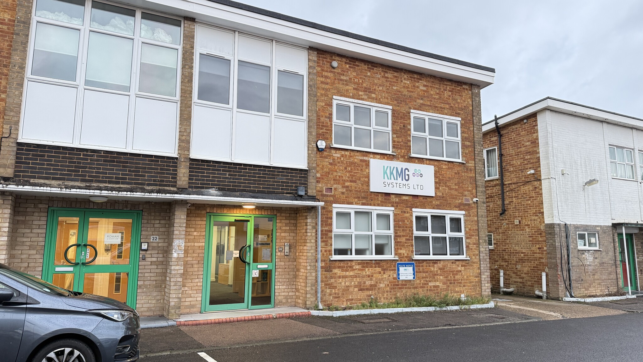 23 Station Clos, Potters Bar to rent Building Photo- Image 1 of 6
