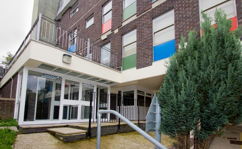 100 Menzies Rd, St Leonards On Sea to rent - Building Photo - Image 3 of 9