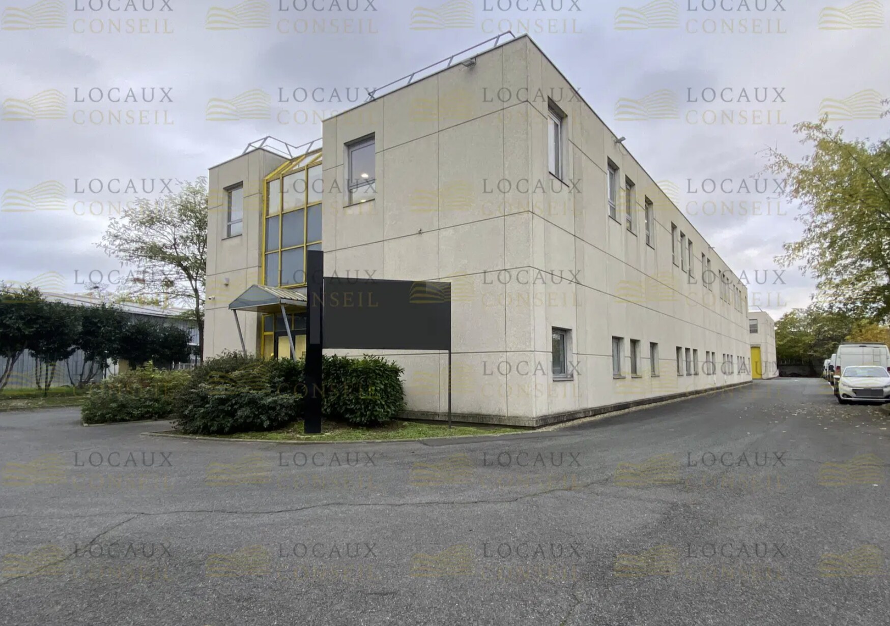 Light Industrial in Villeneuve-la-Garenne to rent Primary Photo- Image 1 of 4
