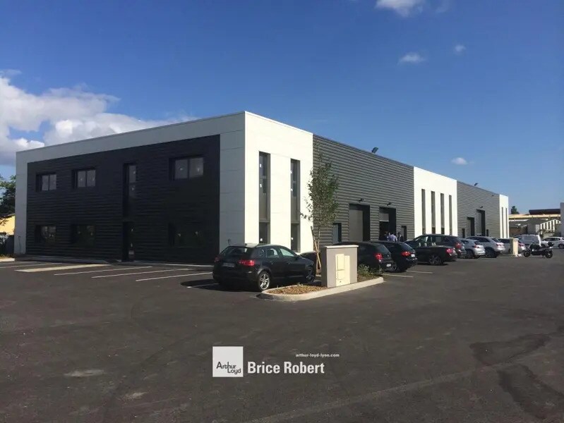 8 / 10 Rue Jacquard, Chassieu to rent Building Photo- Image 1 of 11