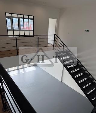 Industrial in Villeneuve-la-Garenne to rent - Interior Photo - Image 1 of 4