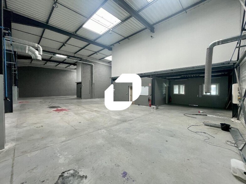 Light Industrial in Chassieu to rent - Building Photo - Image 3 of 20