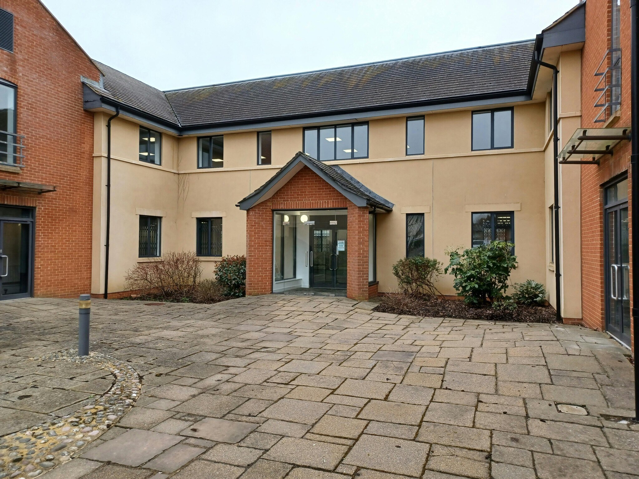 Lancaster Pl, Swindon to rent Building Photo- Image 1 of 5