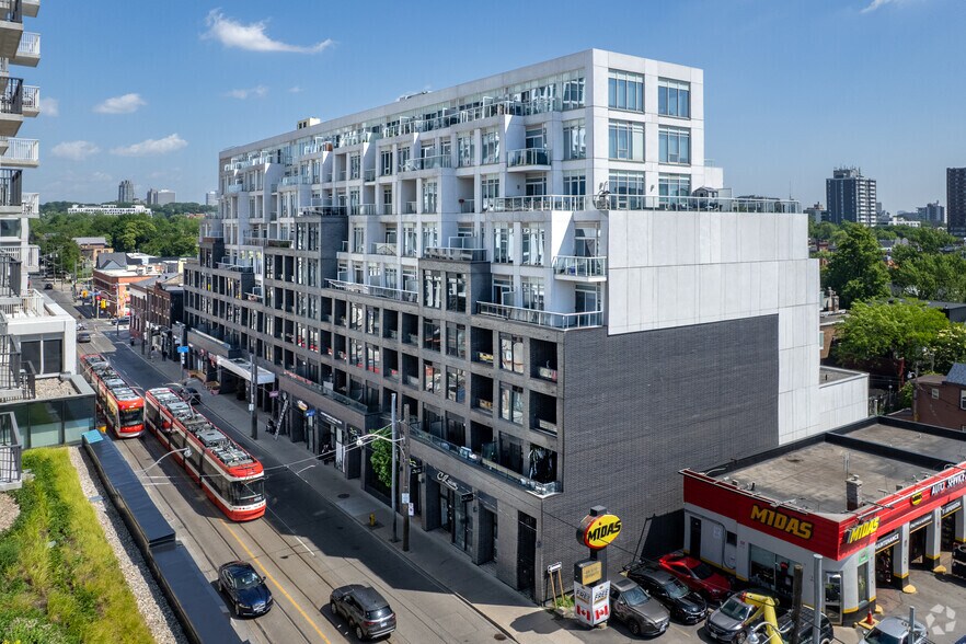 771-787 Bathurst Street portfolio of 5 properties for sale on LoopNet.co.uk - Primary Photo - Image 1 of 2