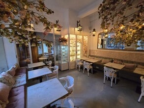 Retail in Premià de Mar, Barcelona to rent Interior Photo- Image 2 of 10
