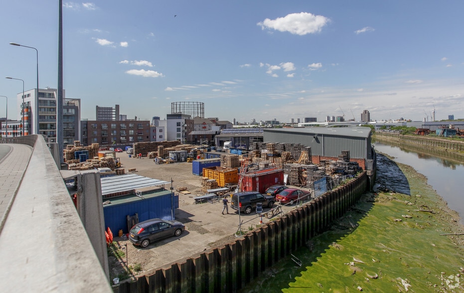 Lanrick Rd, London to rent - Building Photo - Image 2 of 2