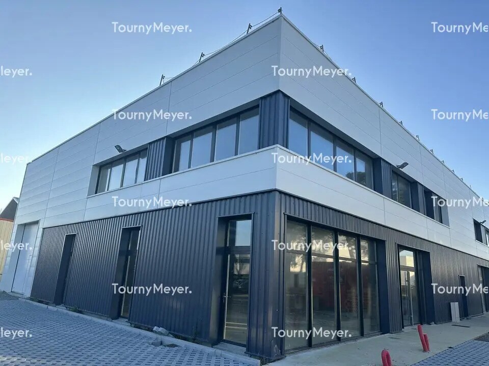 Light Industrial in Saint-Herblain to rent Building Photo- Image 1 of 6