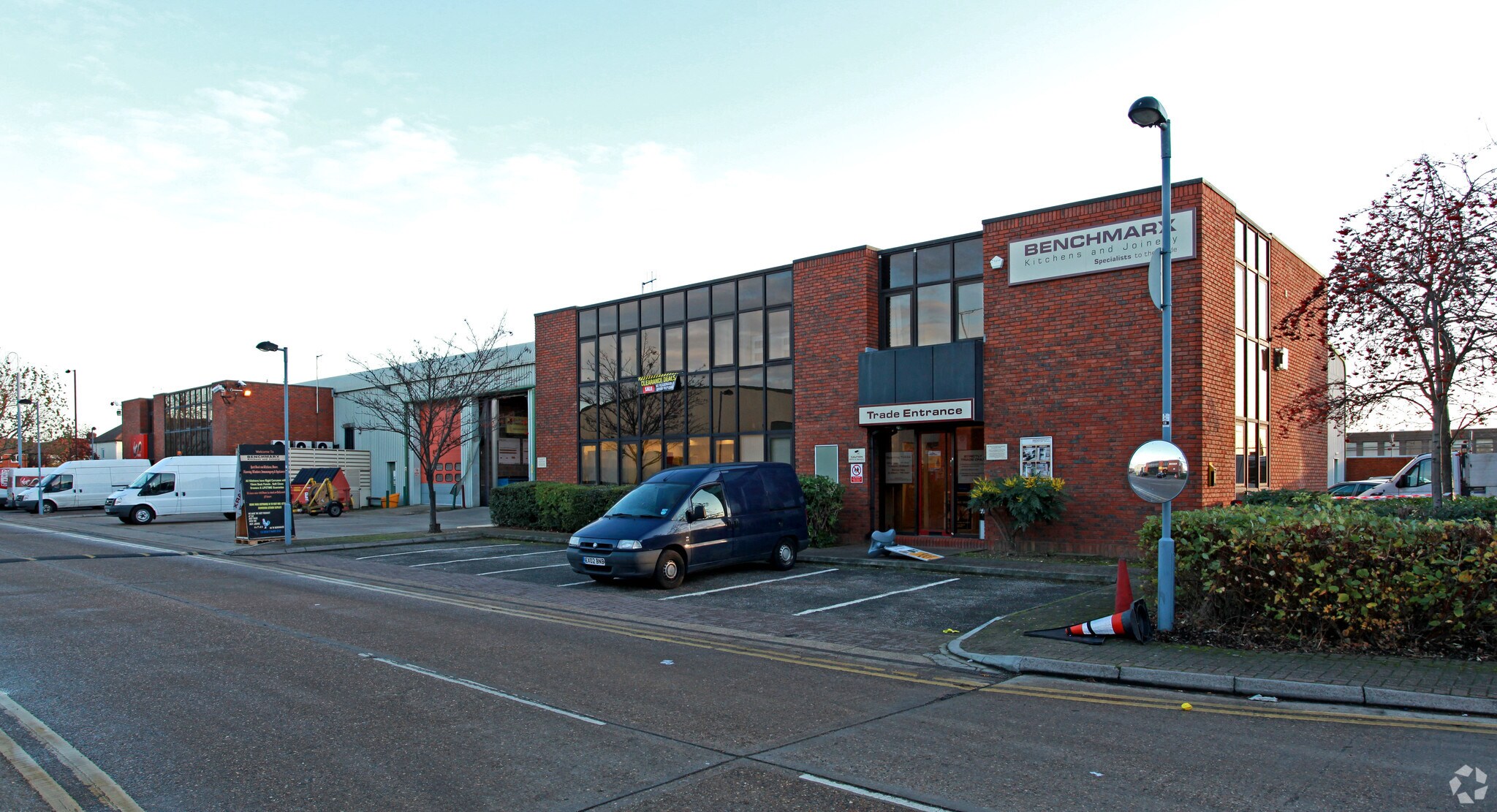 Lincoln Rd, Enfield to rent Primary Photo- Image 1 of 4