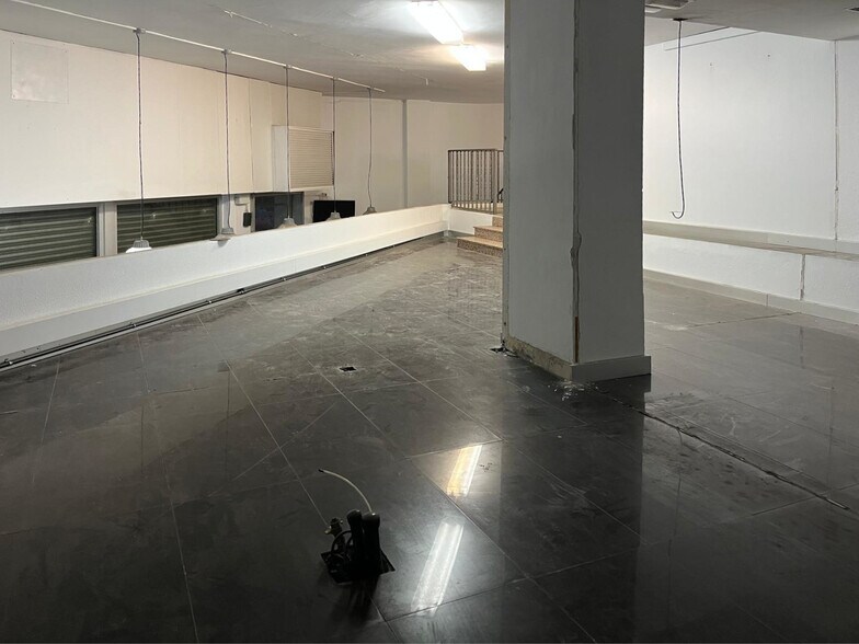 Retail in Viladecans, Barcelona to rent - Building Photo - Image 2 of 3