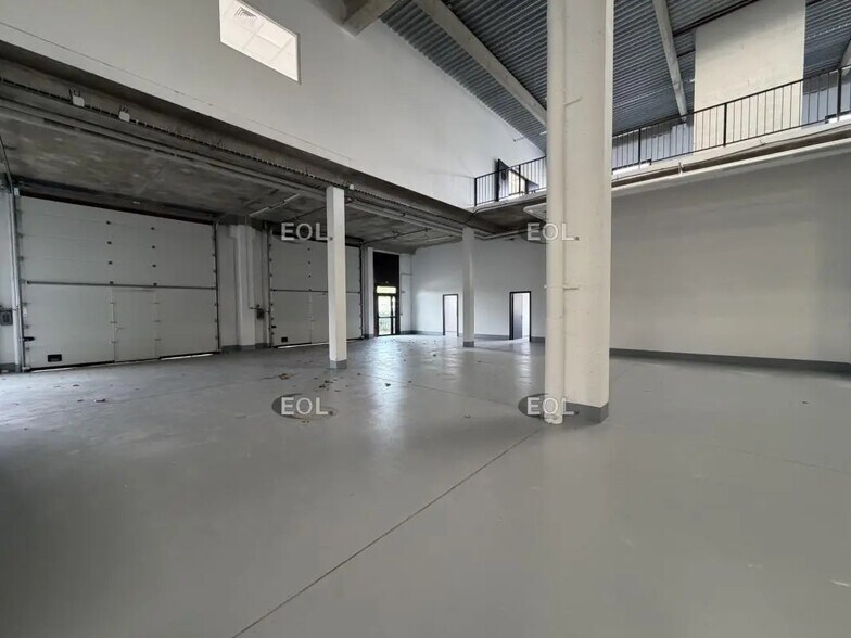 Light Industrial in Lisses to rent - Interior Photo - Image 2 of 6