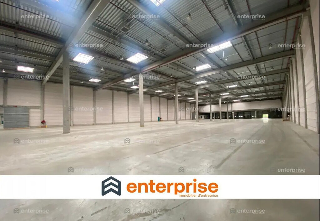 Location Entrepôt 6 072 m² - Photo 1