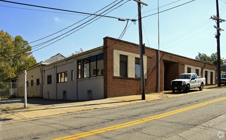 2301 Scranton Rd, Cleveland, OH for rent - Primary Photo - Image 1 of 4