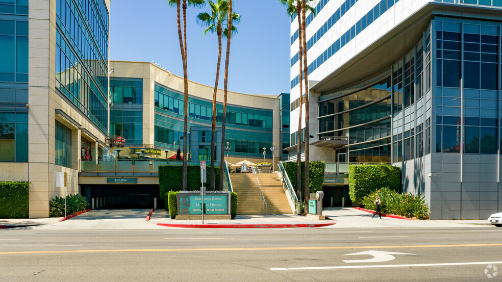 15303 Ventura Blvd, Sherman Oaks, CA for rent - Building Photo - Image 3 of 5