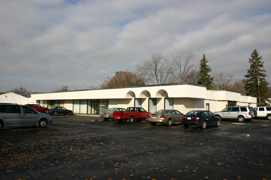 397 Churchilll Hubbard Rd, Youngstown, OH for rent - Building Photo - Image 1 of 2