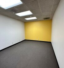 200 E Howard Ave, Des Plaines, IL for rent Interior Photo- Image 2 of 3