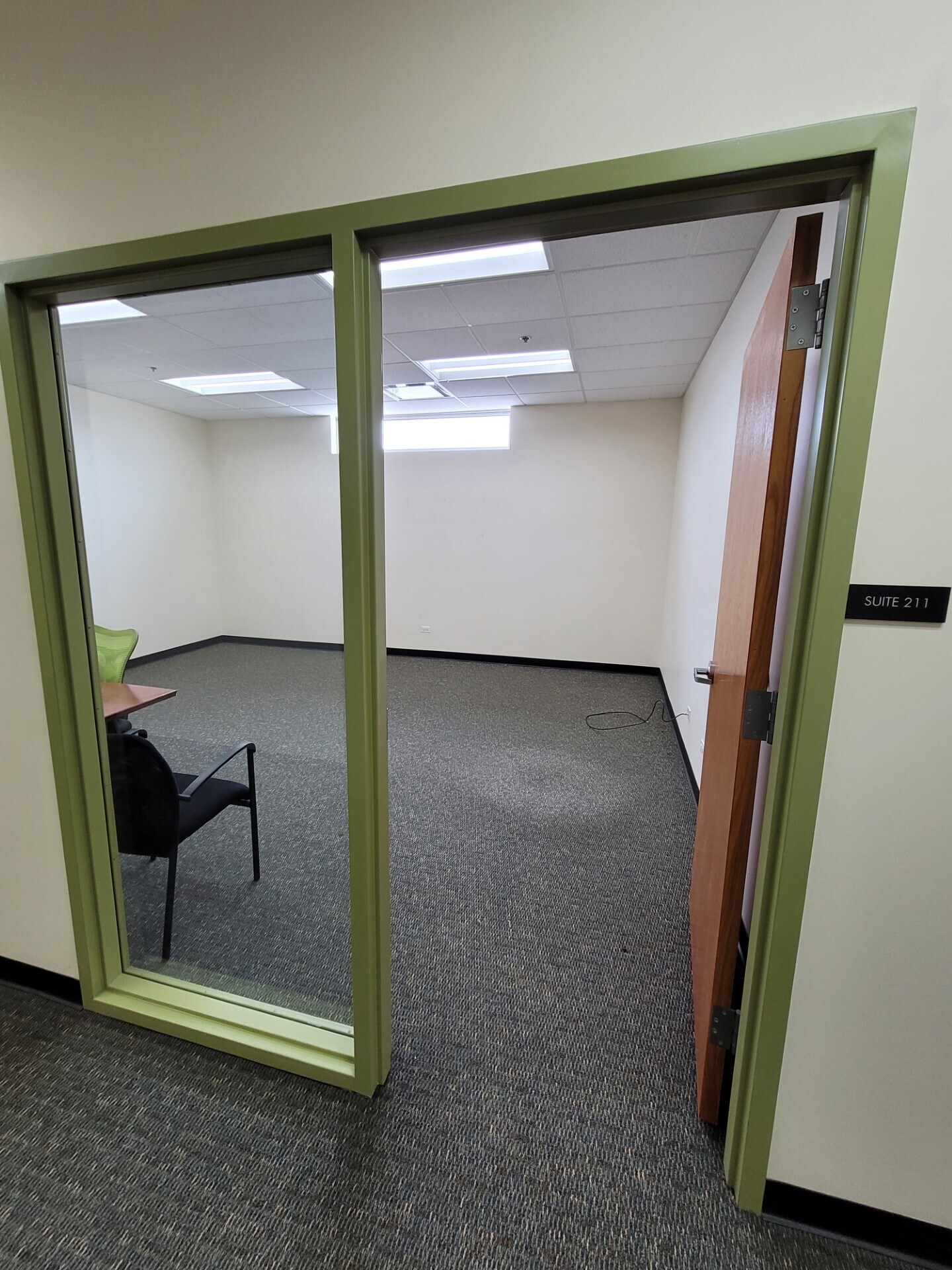 7125 W Gunnison St, Harwood Heights, IL to rent Interior Photo- Image 1 of 6