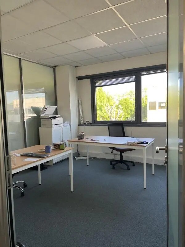 Light Industrial in Roissy-en-France to rent Interior Photo- Image 1 of 21