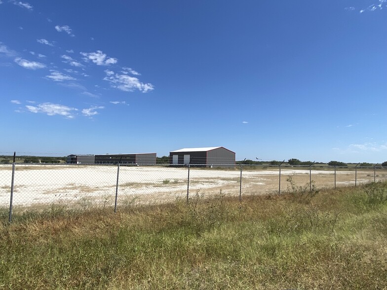 3248 N. Hwy 37 Frontage Rd., Three Rivers, TX for rent - Primary Photo - Image 2 of 9