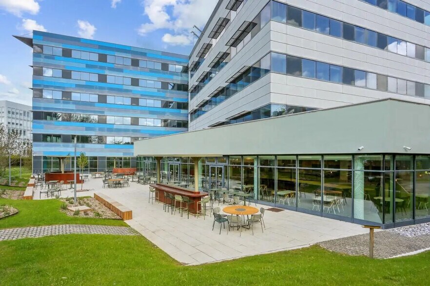 2 Rue Paul Dautier, Vélizy-Villacoublay to rent - Building Photo - Image 1 of 15