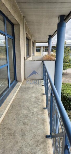 17 Allée Des Ginkgos, Bron to rent - Building Photo - Image 2 of 7