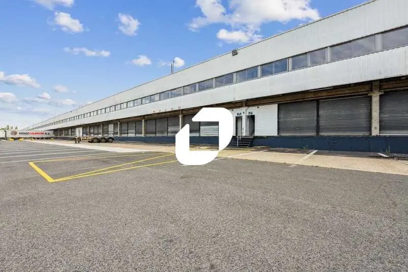 Industrial in Aulnay-sous-Bois to rent - Building Photo - Image 1 of 4