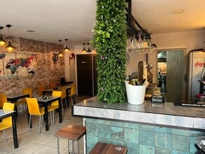 Retail in Madrid, Madrid to rent Interior Photo- Image 2 of 4