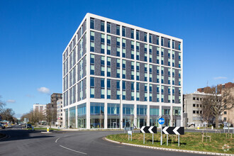 The Boulevard, Crawley for rent Building Photo- Image 1 of 2