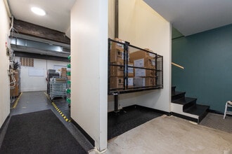 10-12 Park St, Winchester, MA to rent Interior Photo- Image 2 of 24