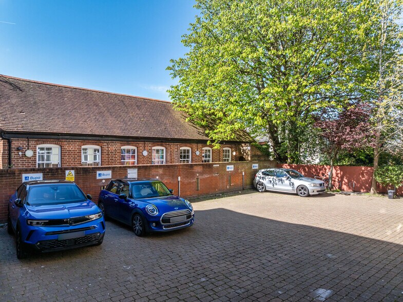 9-11 Chertsey St, Guildford to rent - Building Photo - Image 3 of 9