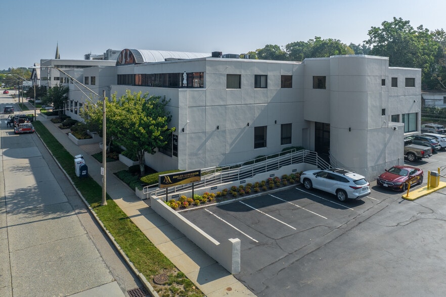 1320 Centre St, Newton, MA to rent - Building Photo - Image 2 of 15