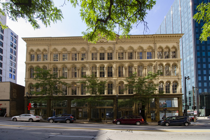 205 E Wisconsin Ave, Milwaukee, WI for rent - Primary Photo - Image 1 of 4