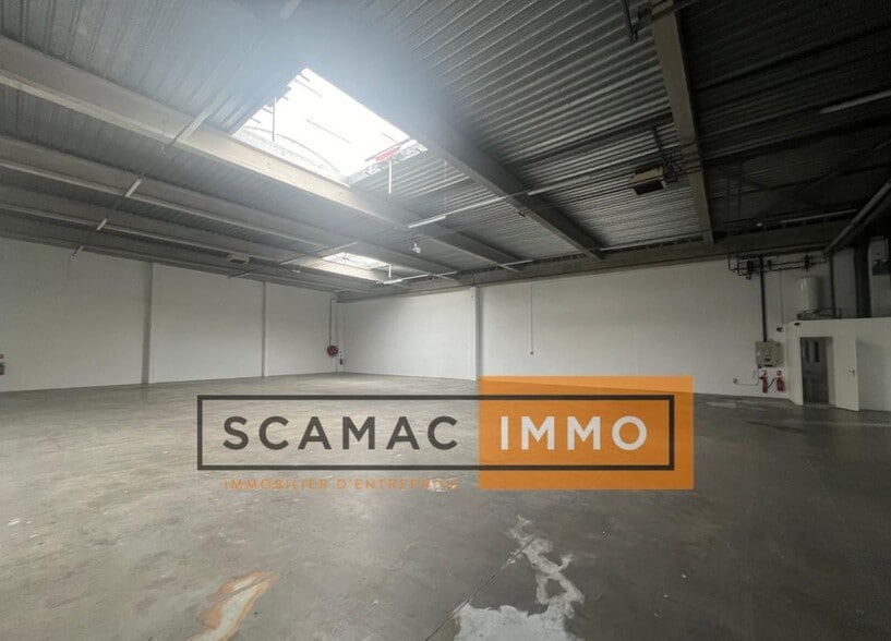 Industrial in Le Bourget to rent - Interior Photo - Image 3 of 13