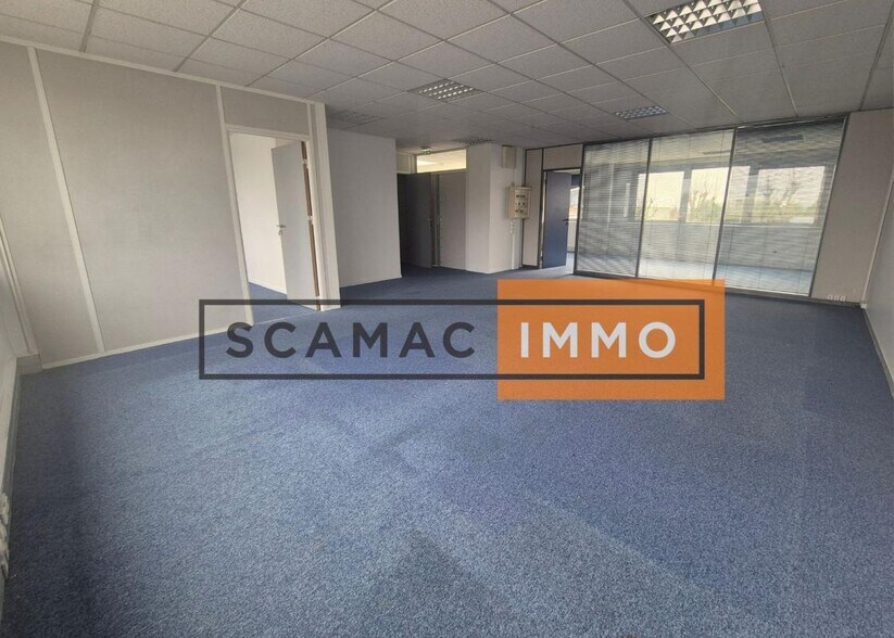 Office in Mitry-Mory to rent - Interior Photo - Image 2 of 7