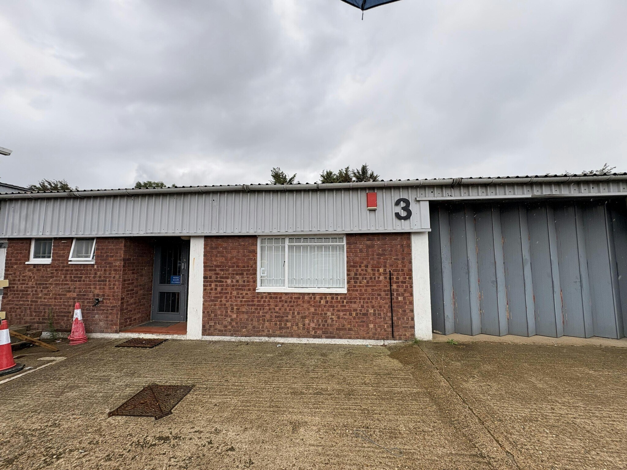 Shield Rd, Ashford to rent Building Photo- Image 1 of 11