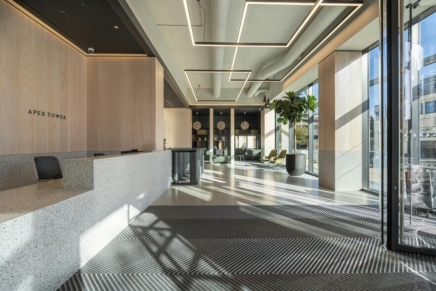 1-13 High St, New Malden to rent - Interior Photo - Image 2 of 8