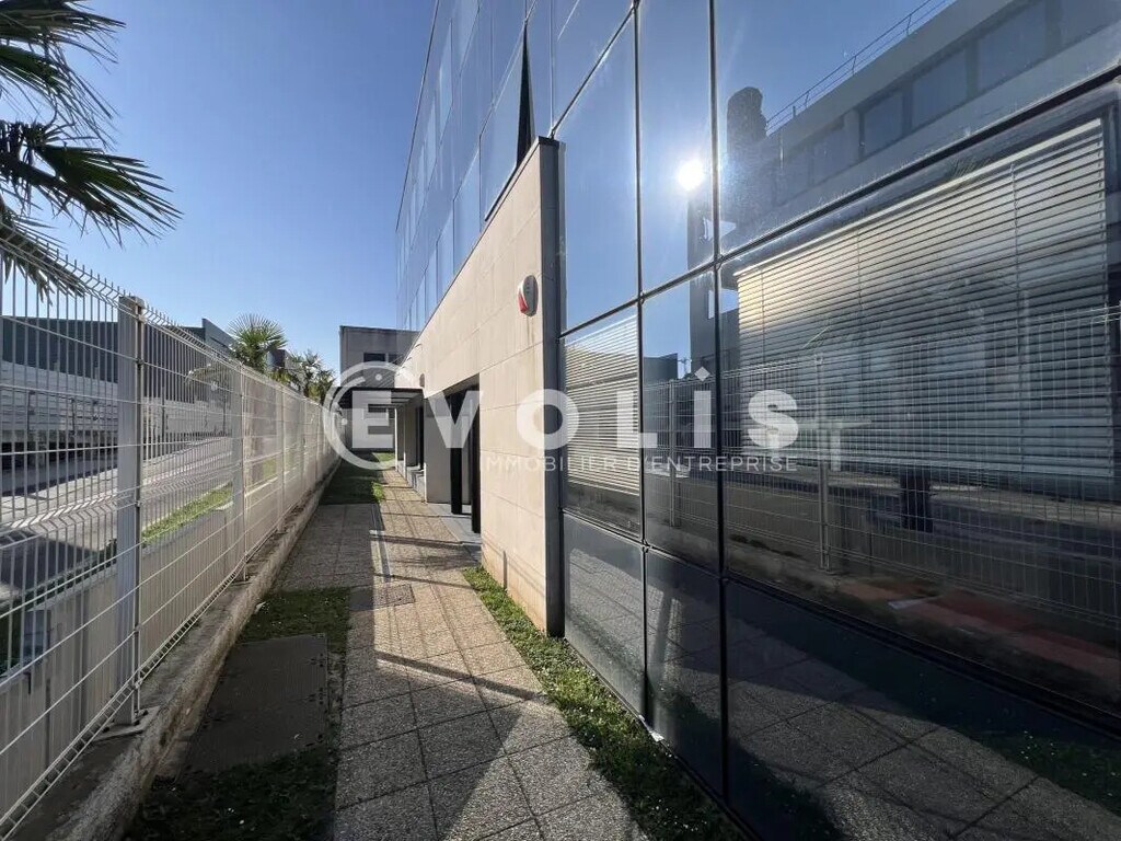 Location Bureaux 157 m² à 317 m² - Photo 1