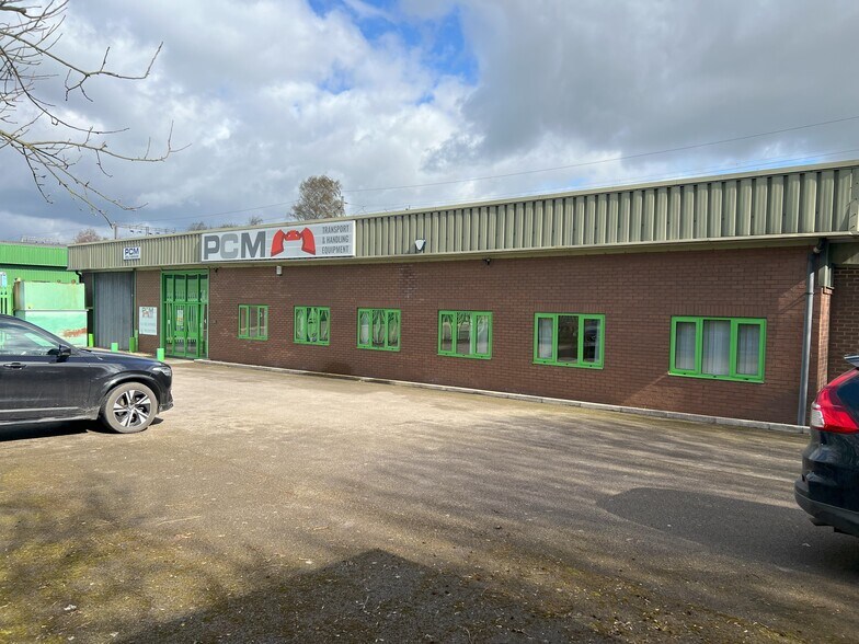 249 Three Bridges Rd, Northampton to rent - Primary Photo - Image 1 of 1