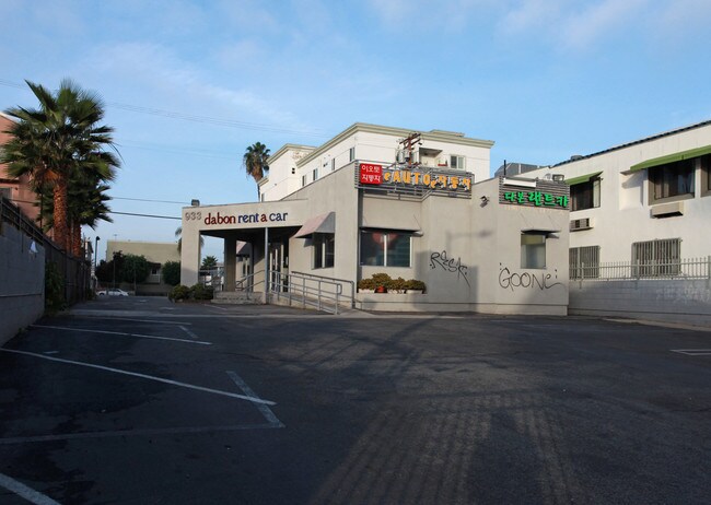 More details for 933 S Western Ave, Los Angeles, CA - Office / Retail to Rent