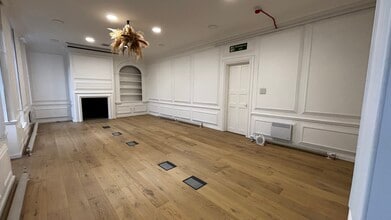 18 Victoria Park Sq, London to rent Interior Photo- Image 1 of 4