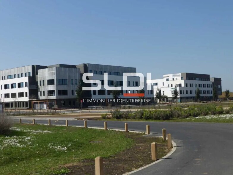 Office in Genas to rent - Building Photo - Image 2 of 16