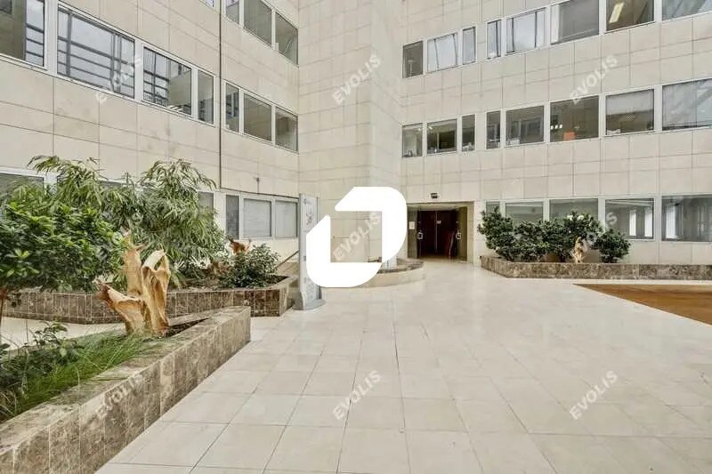 Office in Cergy to rent - Interior Photo - Image 3 of 12