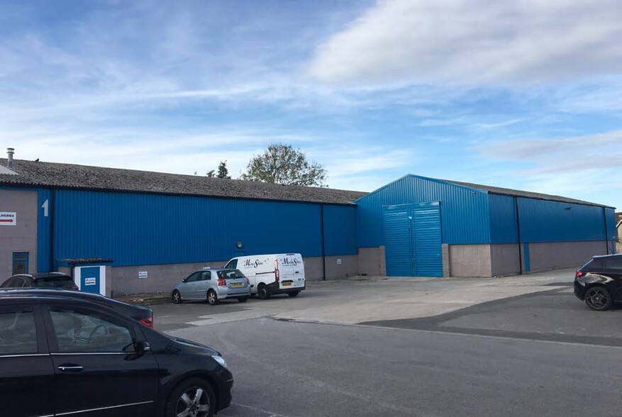 Headlands Trading Estate, Swindon for rent - Primary Photo - Image 1 of 1